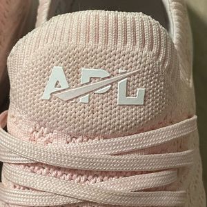 APL WOMEN’s techloom wave shoes size 8
